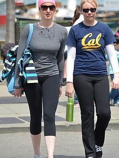Hot thick culo legal age teenagers in yoga pants!