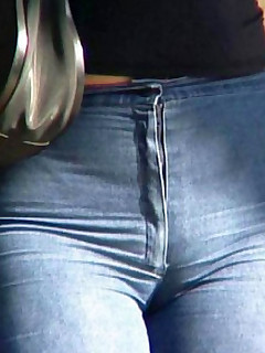 Round rump angels in jeans