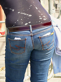 Butt beauties in jeans